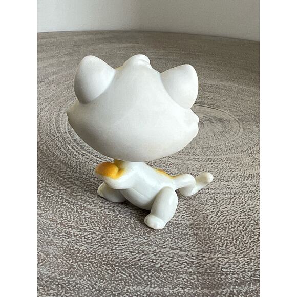 Littlest Petshop LPS Yellow and White Kitten Cat #52 2004 *Read - Picture 2 of 5